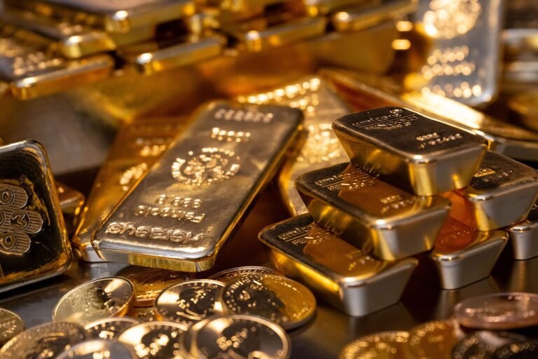 Gold Continues Record Rally on Monday