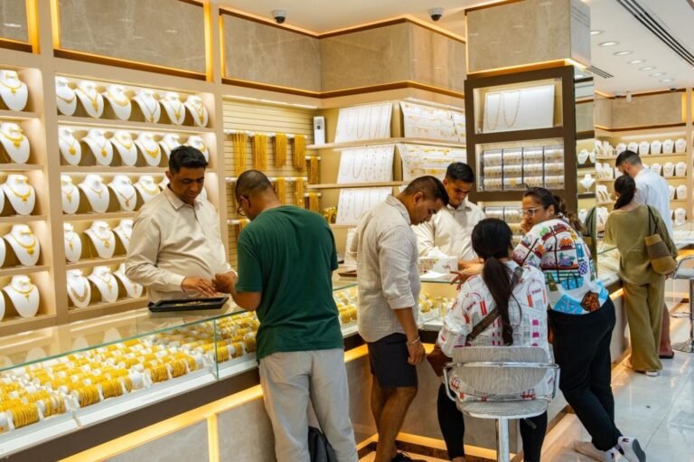 Why More Expats in UAE Buy Gold Jewellery Before Summer Travels