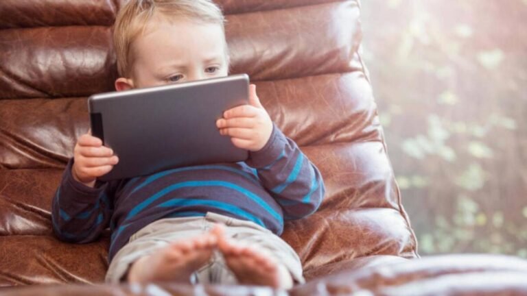 Unplug and Thrive: UAE Experts Advocate for Reduced Screen Time