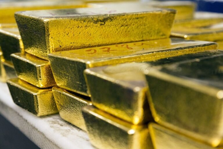 UAE Suspends 32 Gold Refineries Due to AML/CTF Compliance Issues